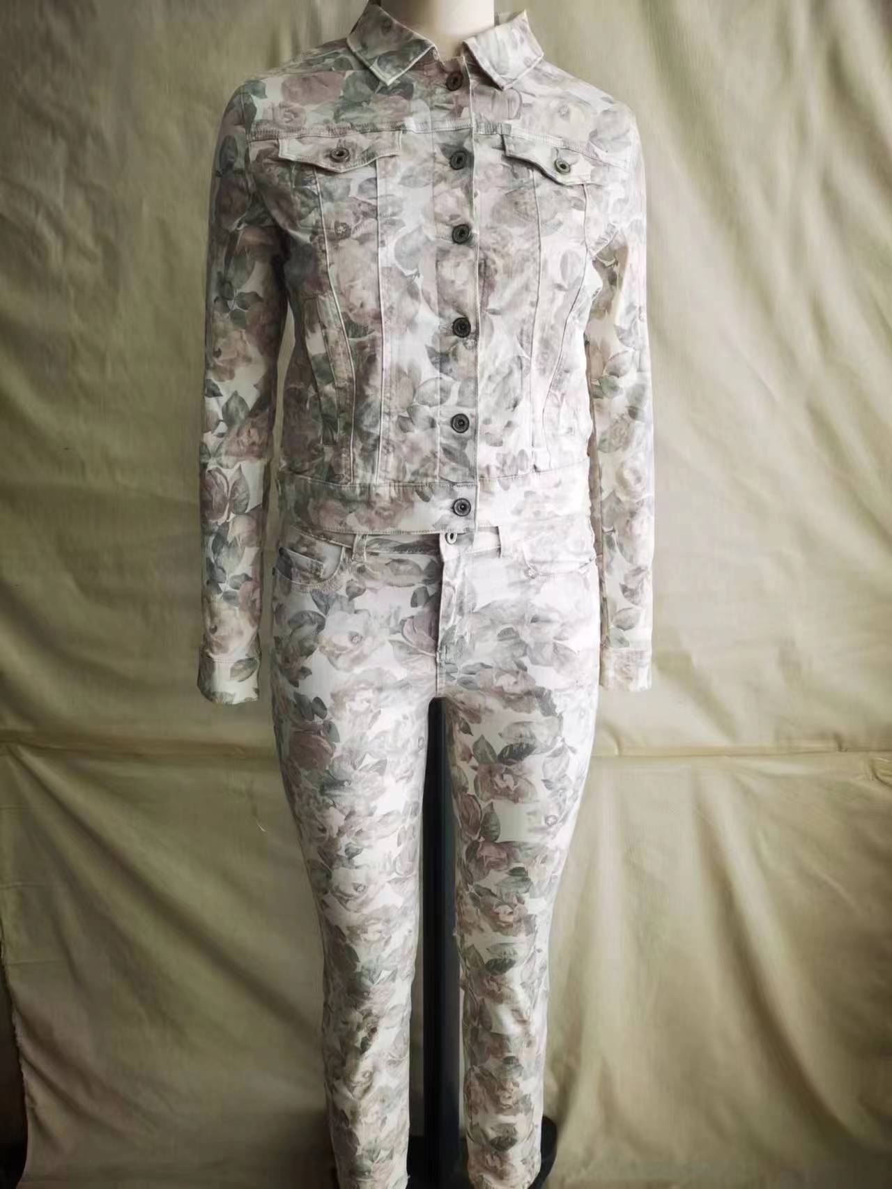 斜紋印花夾克、斜紋印花褲子_青島紡聯(lián)集團進出口有限公司