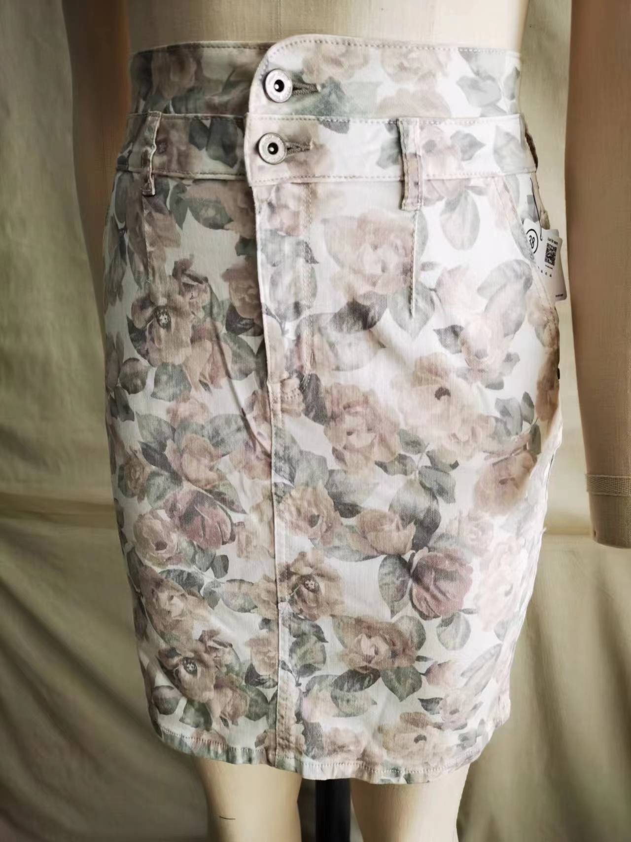 PRINT FABRIC SKIRT_青島紡聯集團進出口有限公司
