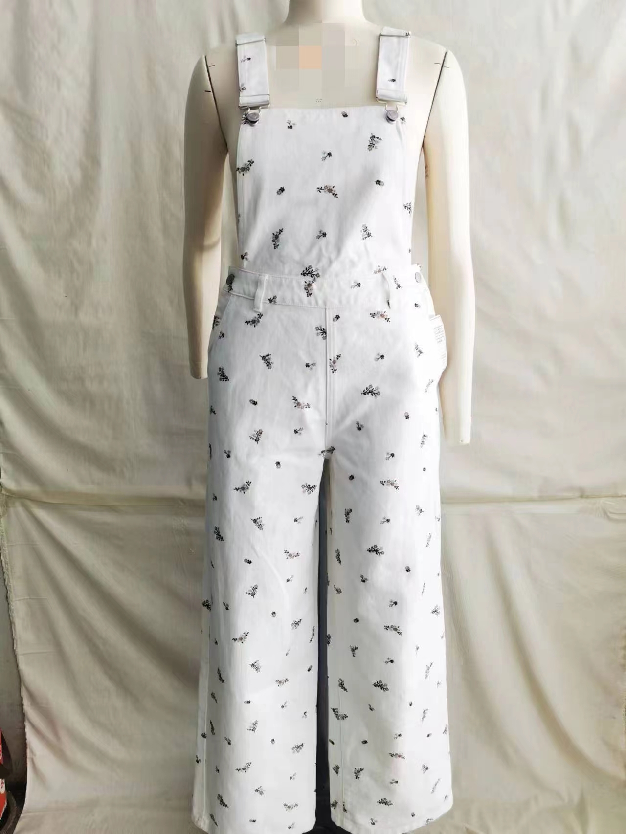 印花背帶褲_青島紡聯集團進出口有限公司